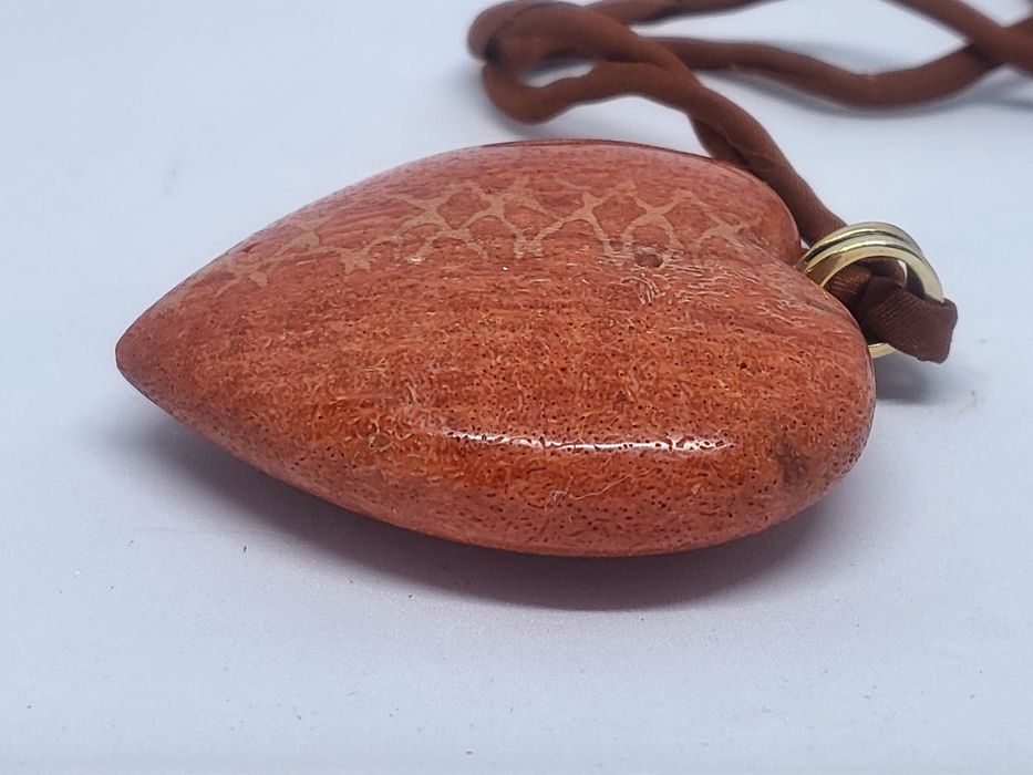 Кулон .подвеска коралловый