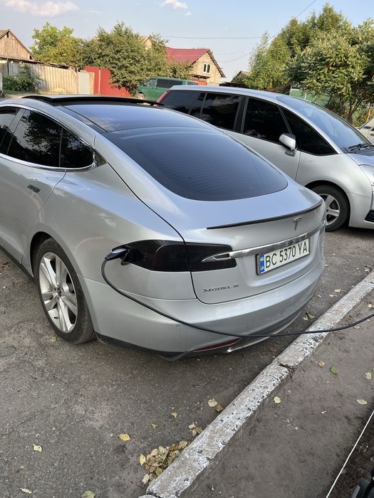Тесла модел S 85 кв