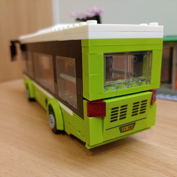 Лего автобус+ зупинка