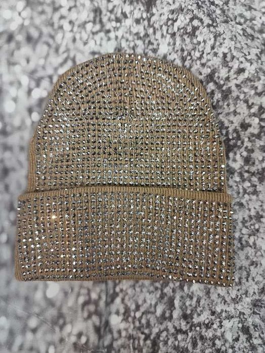 Czapka beanie beżowa z cyrkoniami – nowa