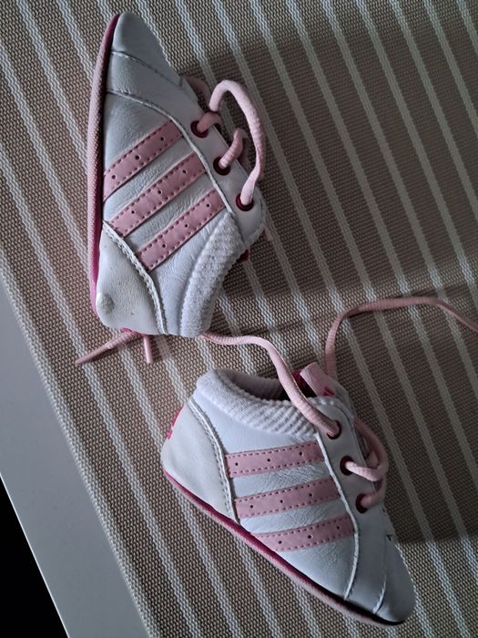 Adidas пінетки ,made in Indonesia.