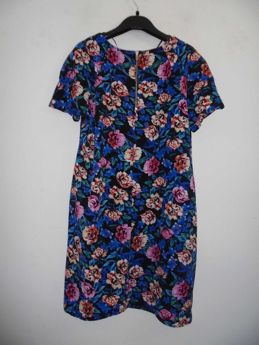 vestido de mulher muito florido