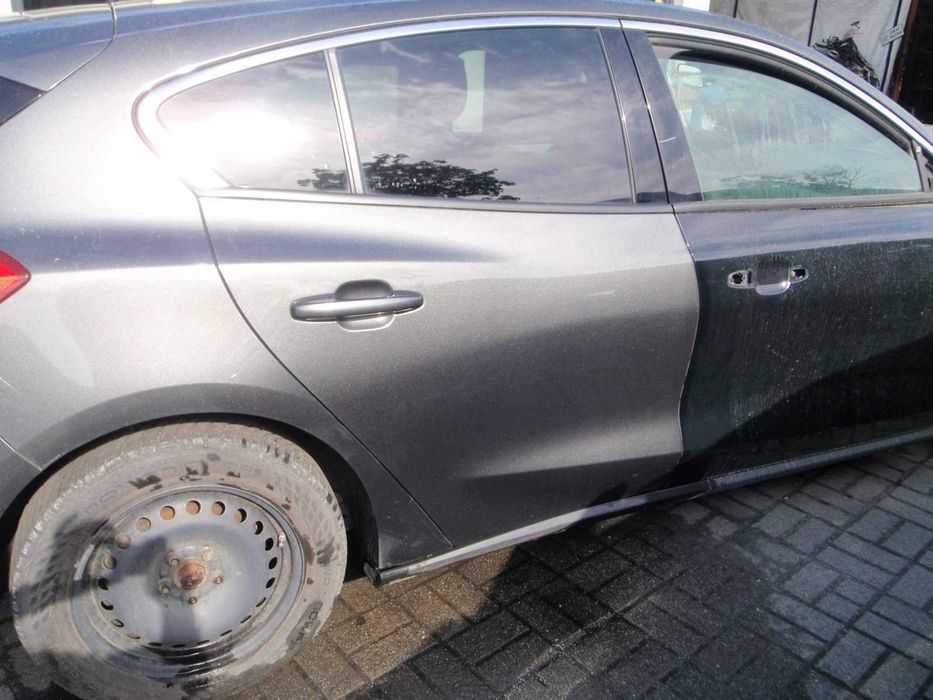 Ford Focus MK4 drzwi pt hb kolor BJ