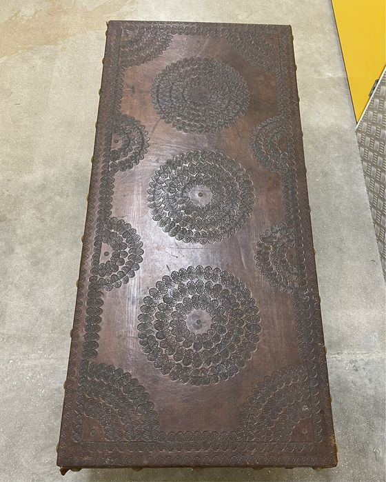 Mesa de centro com relevo