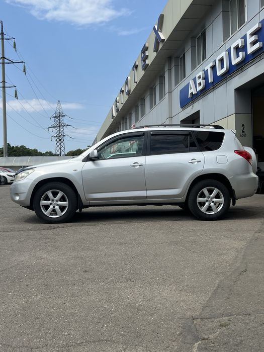 Продам Toyota Rav4