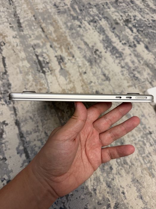 MacBook 2022 M2 8/512gb