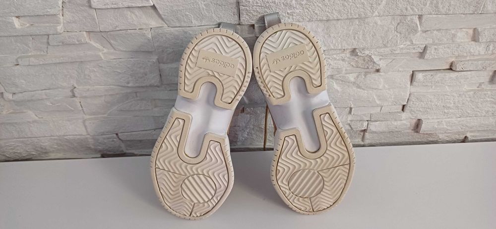Buty ADIDAS SUPERCOURT WORLD roz.38 wkł.23,5 cm.