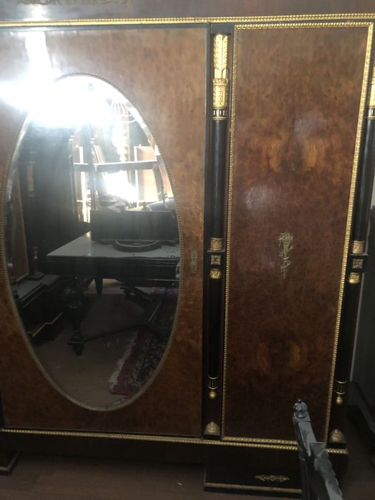 Szafa i toaletka. Empire