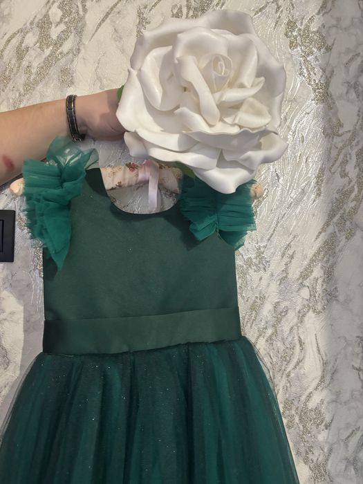 Святкова сукня для дівчинки