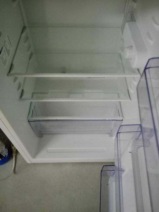 Frigorífico BEKO - Top 88 Litros - TS190020
