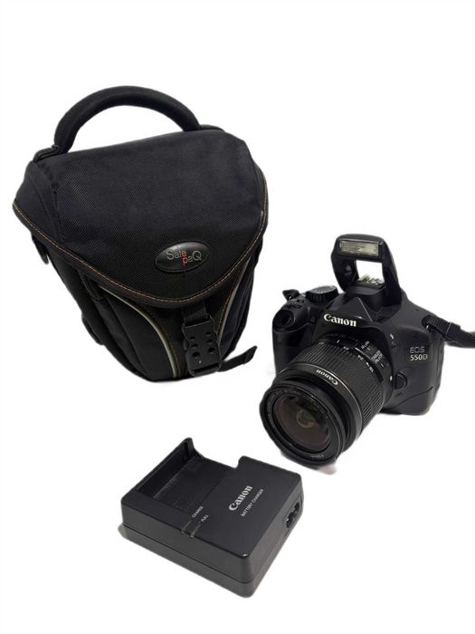 Aparat Canon EOS 550D z obiektywem 18-55 i ładowarką