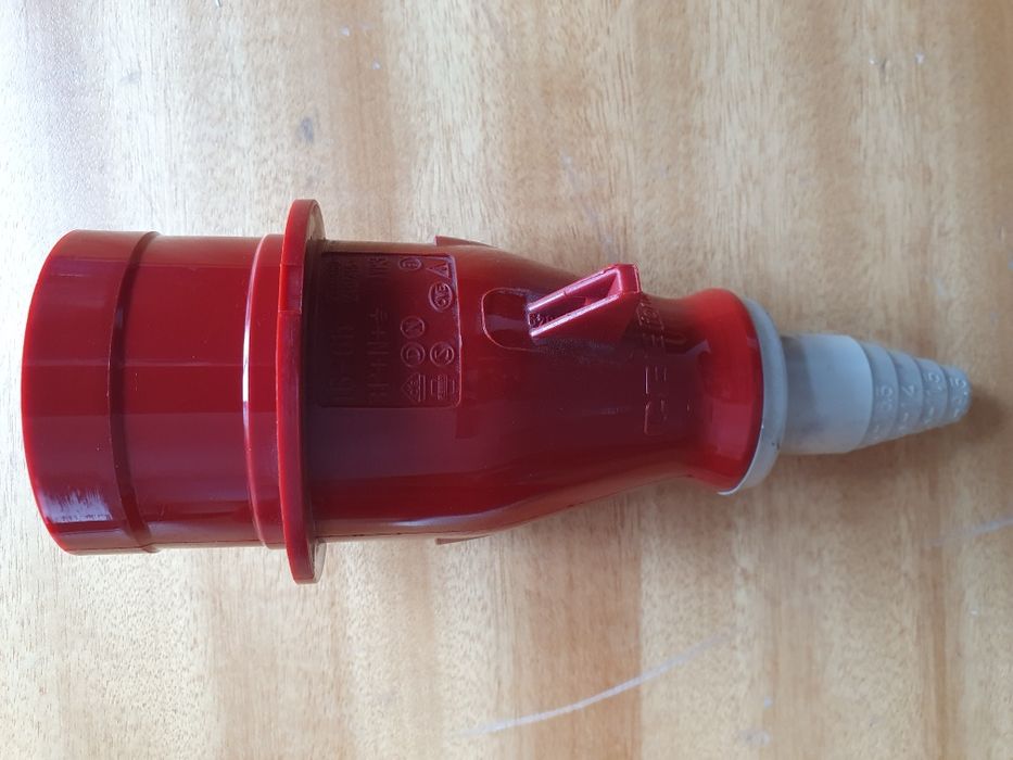 Tomada e ficha Trifásica 5 pólos (3P+N+T), novos