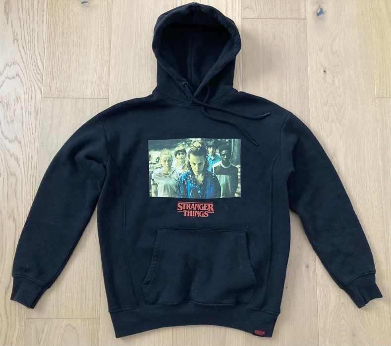 Bluza dresowa z kapturem czarna Stranger Things Pull&Bear r. XS