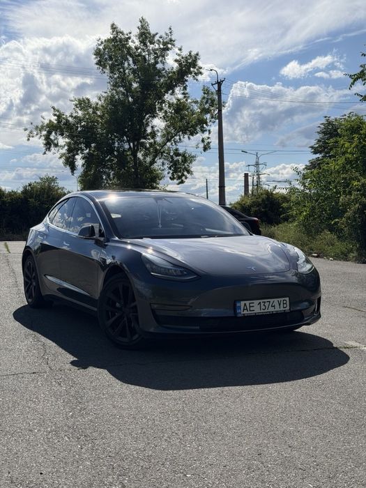 Продам Tesla 3 (68квт)