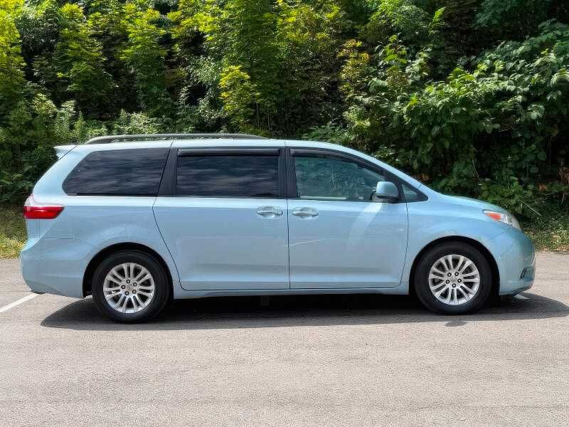 2015 Toyota Sienna XLE Premium 8-Passenger
