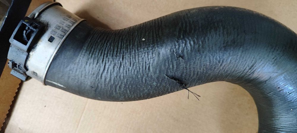 Патрубок інтеркулера OM642 Vito 639 A6395283582 почав розлазитись