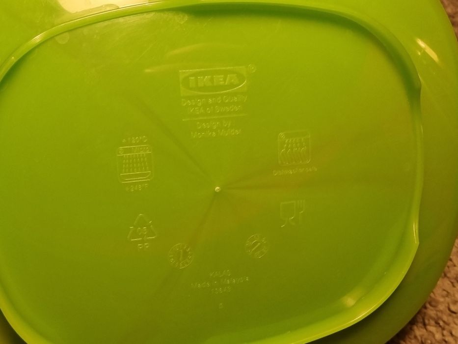 Loiça colorida de piquenique ou criança do IKEA
