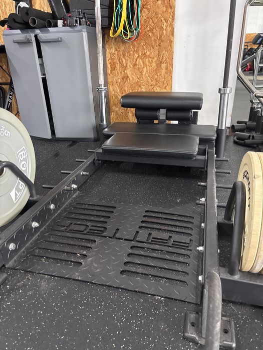 Máquina de Gluteo - Profissional (Azafit)