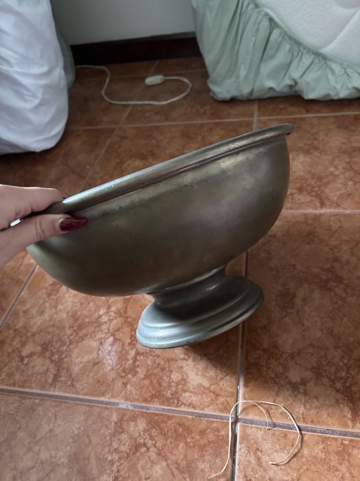 Taça de bronze para decoração