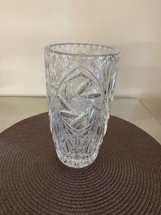 Хрустальные рюмки, вазы