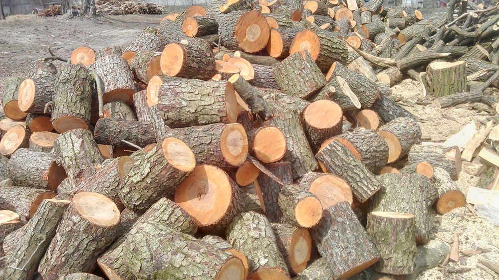 Пропонуємо дрова з доставкою.