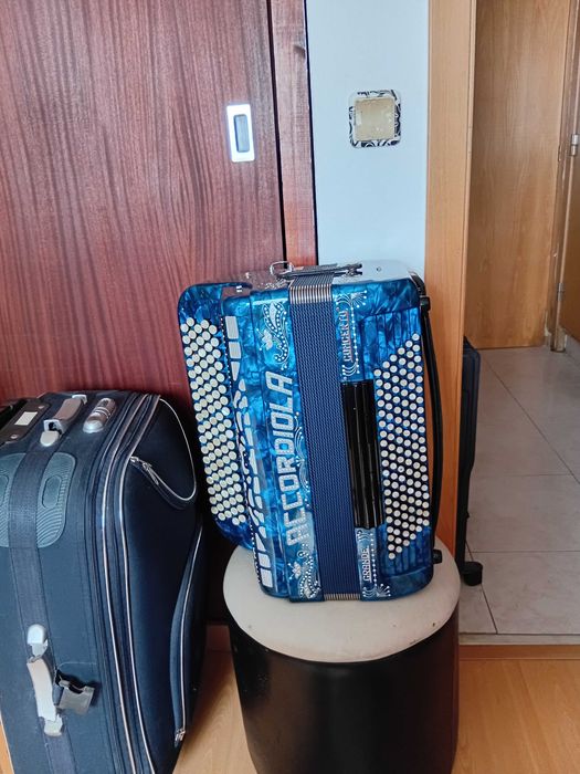 Vendo Acordeao Italiano Accordiola a 4 e 5 voz