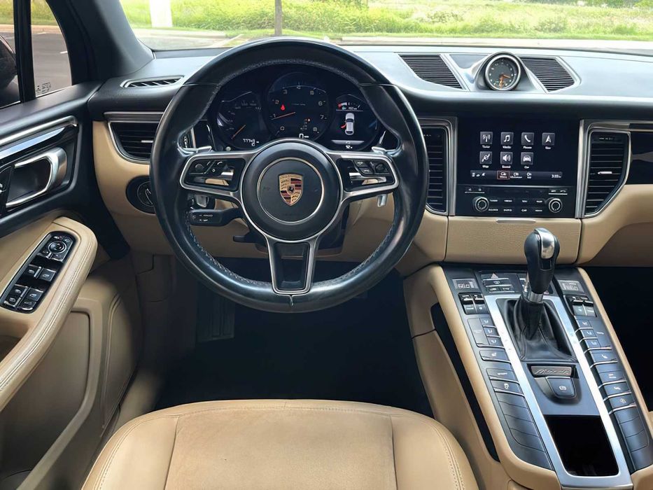 Porsche Macan      2017