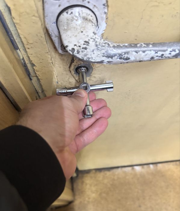 Ключ специальный УЗ,а также для электрошкафов