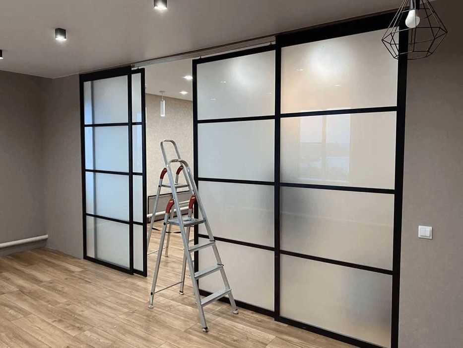 Раздвижные межкомнатные двери. Стеклянные перегородки-купе на заказ