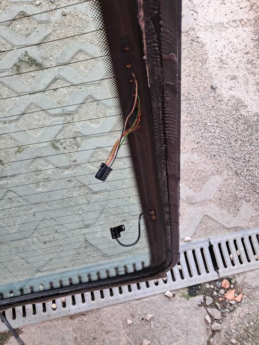 Tylna szyba mercedes w211 sedan 2003R