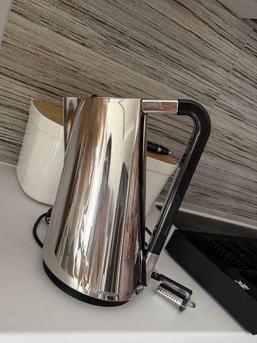 Czajnik Bugatti Vera srebrny