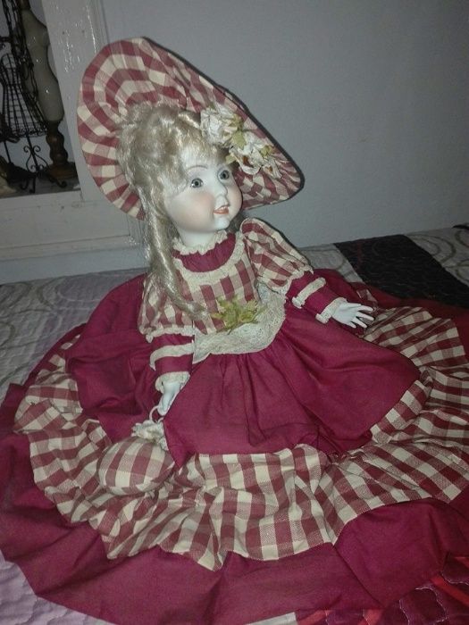 Boneca de Porcelana Alda