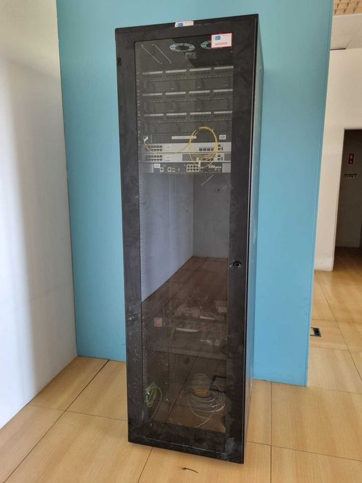 Armário/Bastidor Informático de chão