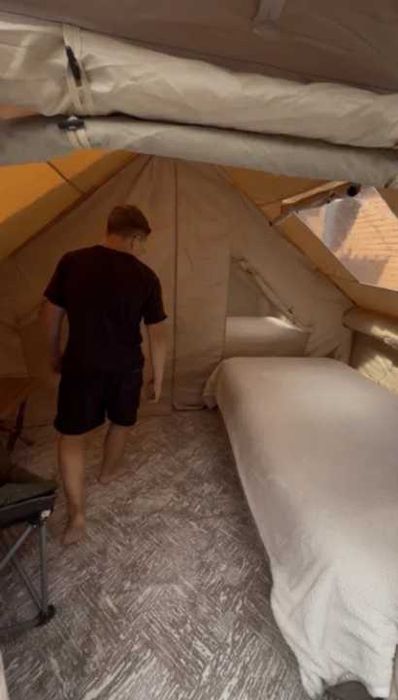 Namiot rodzinny dmuchany 12m² z przegrodą – stan idealny