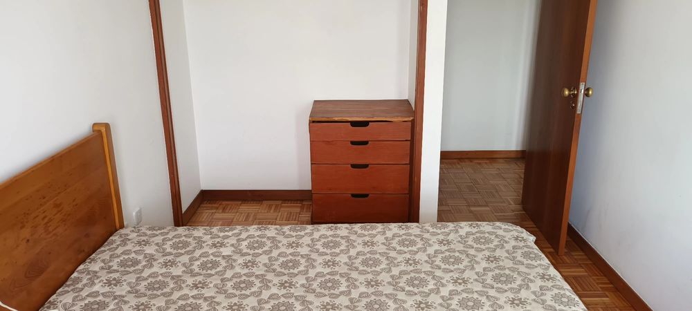 Alugo (2 quartos ) em ambiente limpo e tranquilo somente a pessoa com trabalho estável, ou para estudante universitário.
