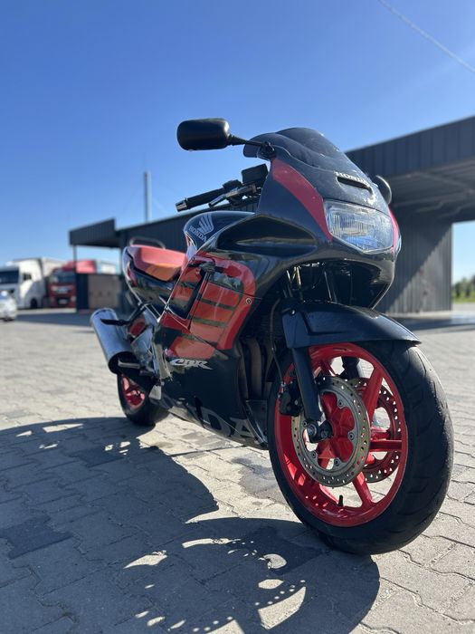 Honda cbr f2