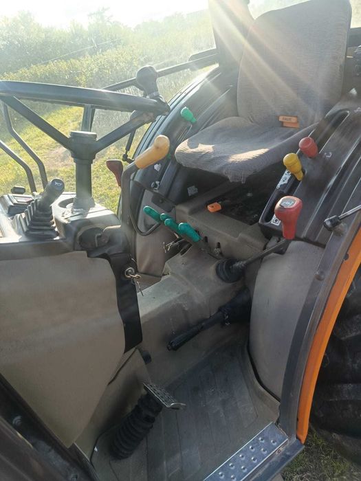 Ciągnik sadowniczy renault dionis