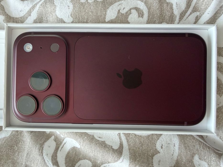 iPhone 18 Pro 256gb burgundowy