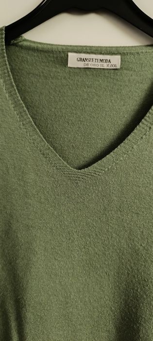 Camisola decote em V, verde, tamanho XL/XXL. Mas veste M. Usada