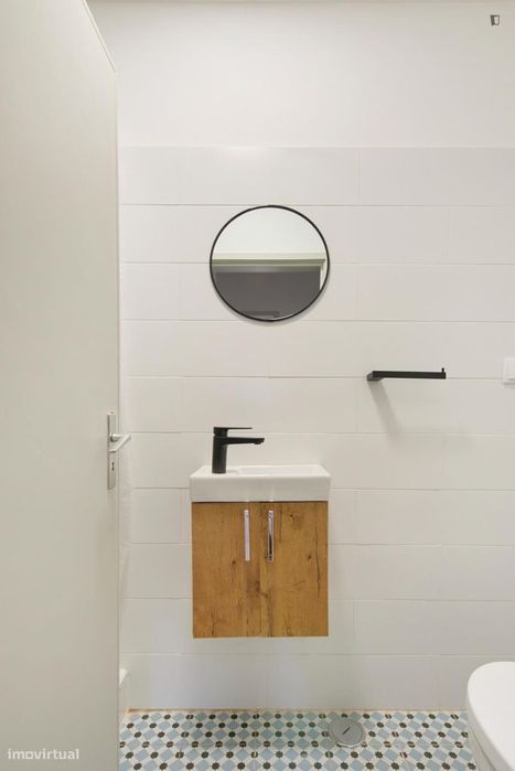 Quarto - localizado em Arroios Lisbon