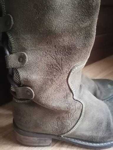 Botas altas em pele caqui Cubanas Agora 50 €