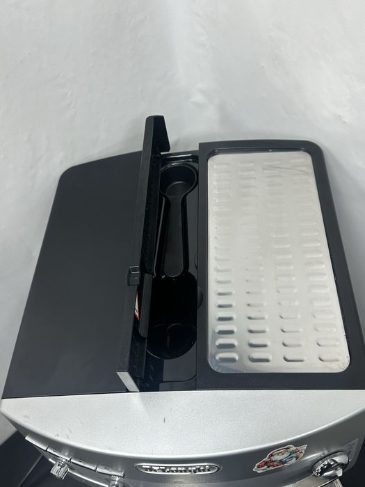 Кавоварка кофемашина Delonghi Magnifica  ESAM 3200.S