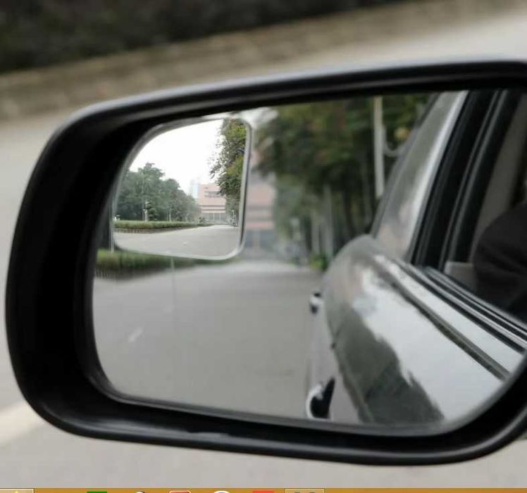 Дополнительное зеркало