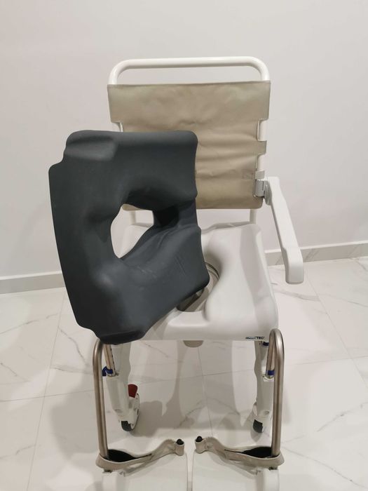 Cadeira de Banho/Sanitária Aquatec Ocean Ergo + Almofada Suave + Balde (Fatura Jan 2026)