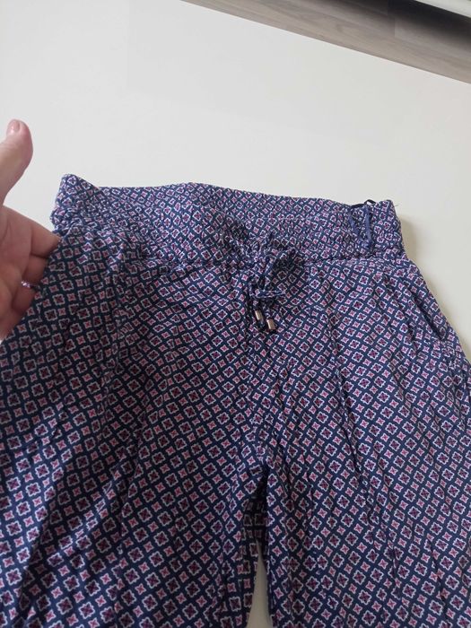 Gina zwiewne lekkie spodnie na gumie r 38