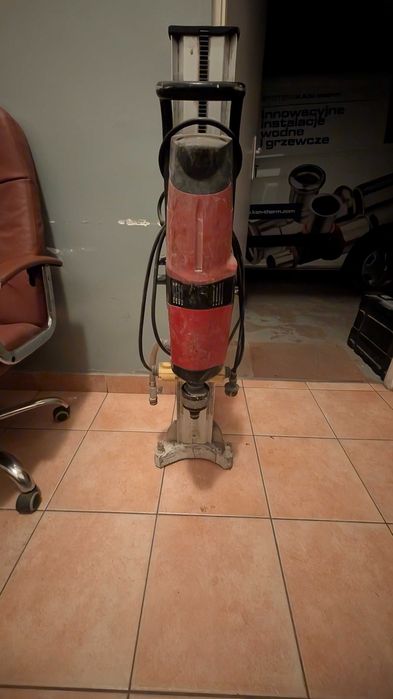 Wiertnica diamentowa HILTI DD 200 wraz ze statywem.