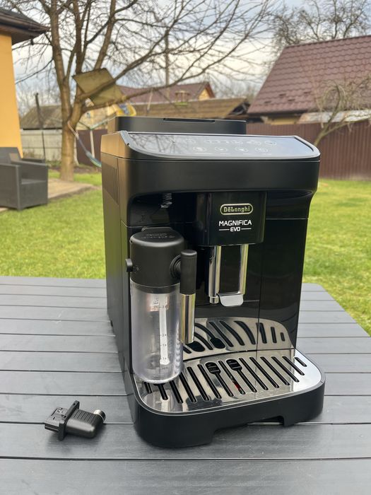 Кавомашина Delonghi Magnifica EVO  2024 рік із Швейцаріі гарантія