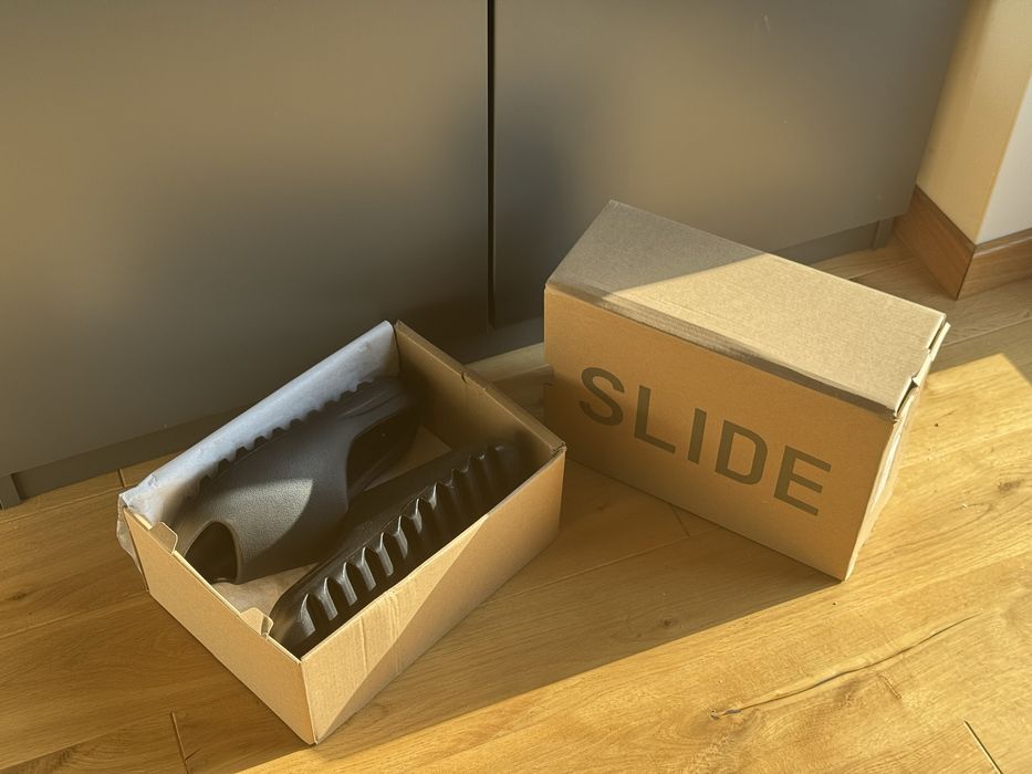 Klapki Yeezy slide