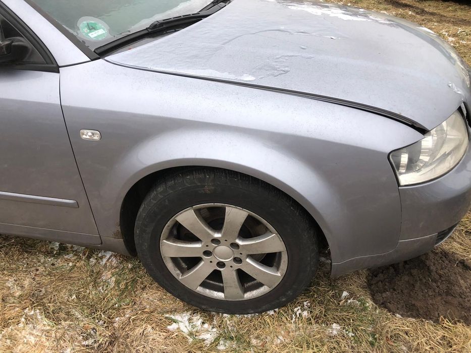 AUDI A4 B6    błotnik prawy przód  srebrny ly7h
