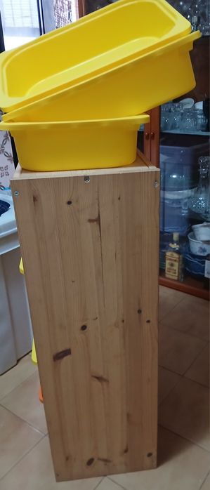 Móvel IKEA com gavetas